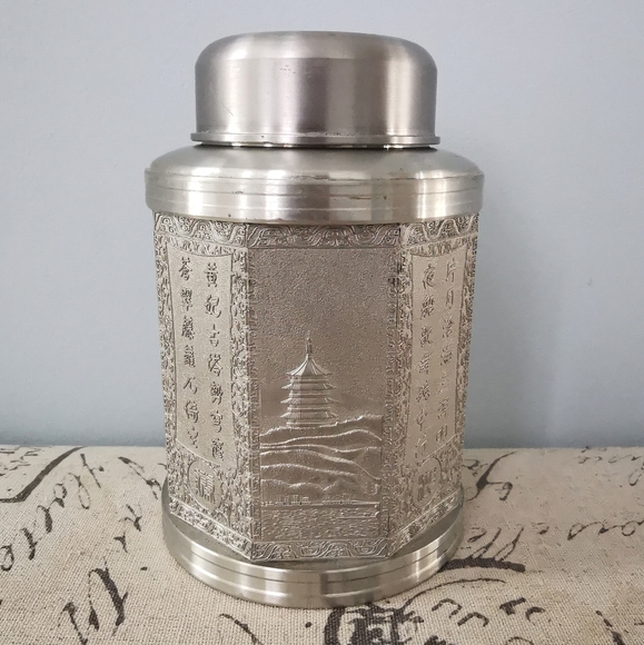 Oriental Octagonal Tin-metal Can - Picture 1 of 7